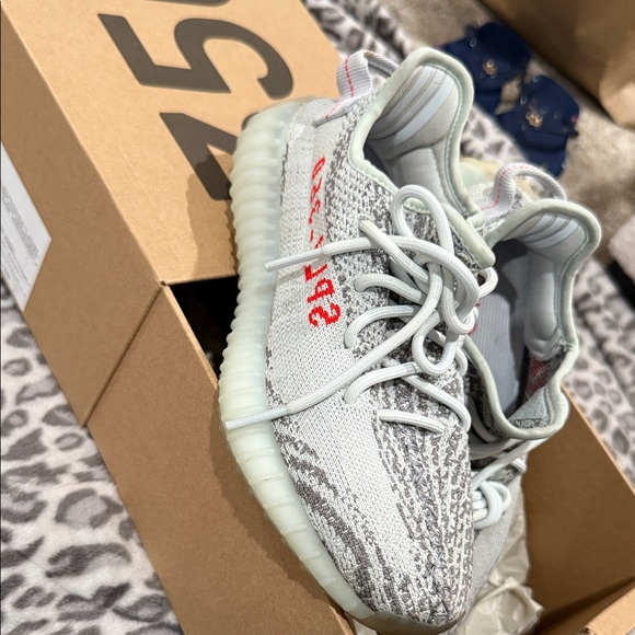 Yeezy Boost 350 V2 Gray Red Sneakers - Picture 1 of 7